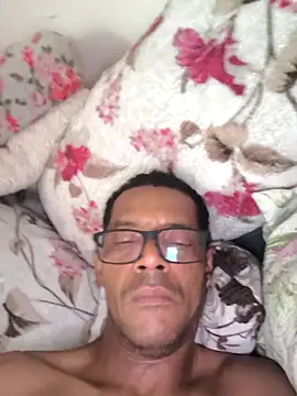 Snapshot of Renato571 chatting on 03/22/26, 05:27 Renato571 online show from 03/22/26, 05:27