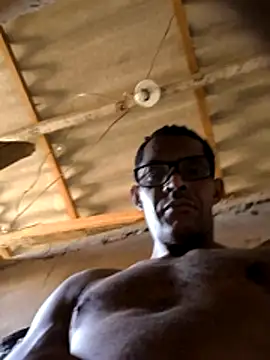 Snapshot of Renato571 chatting on 04/04/26, 07:22 Renato571 online show from 04/04/26, 07:22