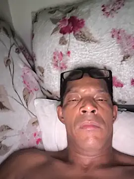 Snapshot of Renato571 chatting on 04/07/26, 11:37 Renato571 online show from 04/07/26, 11:37