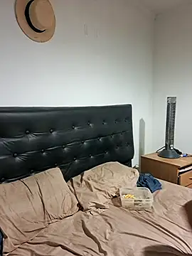 liamlara online show from 09/30/25, 03:11