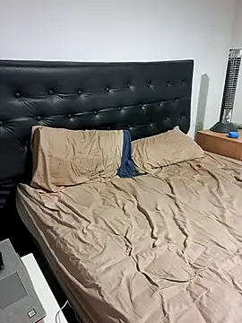 liamlara online show from 10/11/25, 11:36