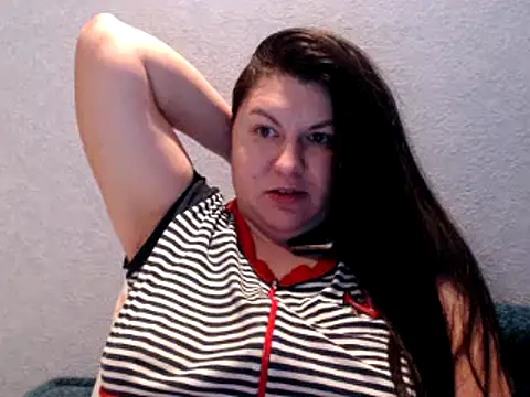 Snapshot of KiraSwee chatting on 12/11/24, 06:42 KiraSwee online show from 12/11/24, 06:42