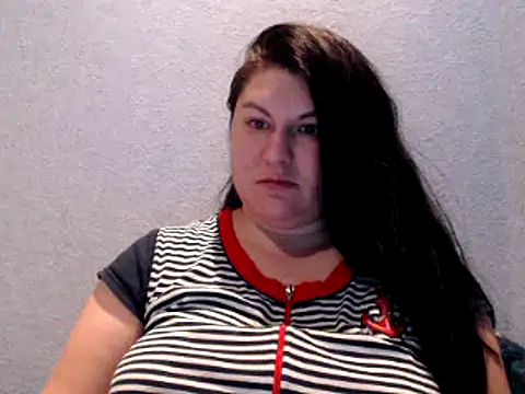 Snapshot of KiraSwee chatting on 12/20/24, 06:45 KiraSwee online show from 12/20/24, 06:45