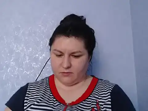 Snapshot of KiraSwee chatting on 03/06/25, 01:03 KiraSwee online show from 03/06/25, 01:03