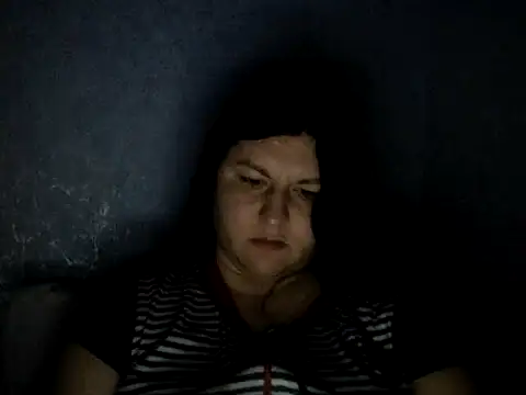 Snapshot of KiraSwee chatting on 03/12/25, 07:17 KiraSwee online show from 03/12/25, 07:17