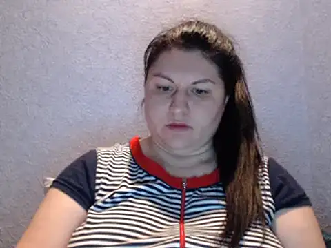 Snapshot of KiraSwee chatting on 09/27/25, 04:01 KiraSwee online show from 09/27/25, 04:01