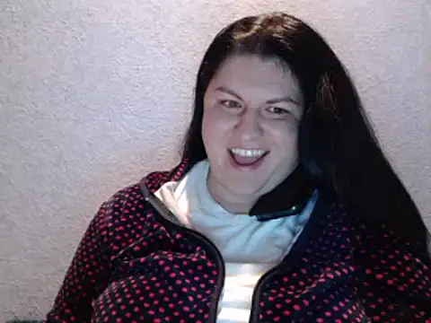 Snapshot of KiraSwee chatting on 10/18/25, 04:52 KiraSwee online show from 10/18/25, 04:52