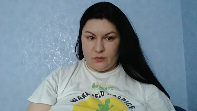 KiraSwee online show from 12/17/25, 07:36