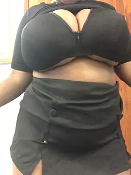 Snapshot of servingBigTitis chatting on 02/03/25, 06:45 servingBigTitis online show from 02/03/25, 06:45