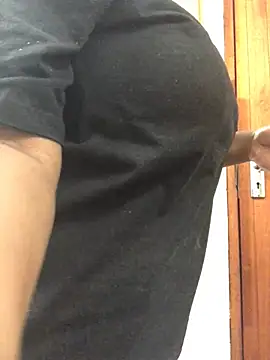 Snapshot of servingBigTitis chatting on 02/04/25, 06:36 servingBigTitis online show from 02/04/25, 06:36