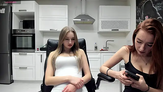 Snapshot of lisenok chatting on 12/04/25, 02:48 lisenok online show from 12/04/25, 02:48