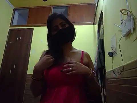 Snapshot of Queen_Couple chatting on 02/20/25, 04:57 Queen Couple online show from 02/20/25, 04:57