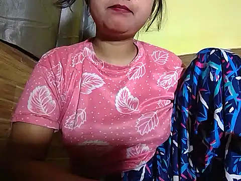 Snapshot of Queen_Couple chatting on 02/27/25, 05:26 Queen Couple online show from 02/27/25, 05:26