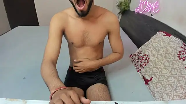 Queen Couple online show from 11/18/25, 05:56