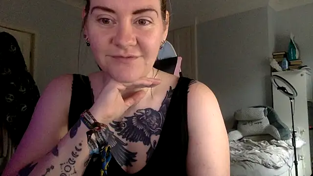 AureliaXOX online show from 02/11/25, 11:54