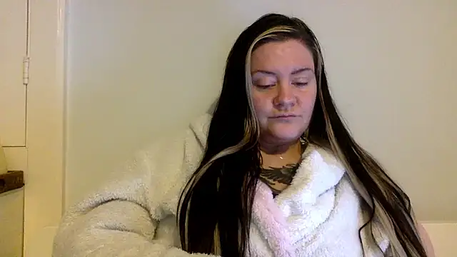 Snapshot of AureliaXOX chatting on 02/12/25, 12:22 AureliaXOX online show from 02/12/25, 12:22