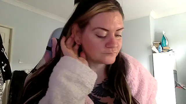 AureliaXOX online show from 02/14/25, 01:51