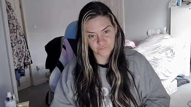 AureliaXOX online show from 02/28/25, 09:36