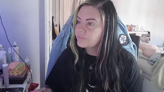 AureliaXOX online show from 09/11/25, 08:25