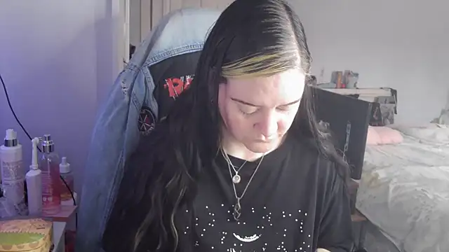 AureliaXOX online show from 09/17/25, 10:39