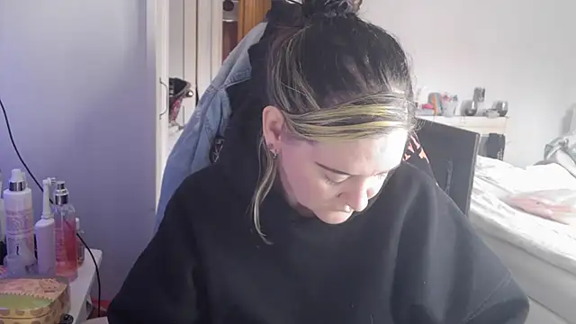 AureliaXOX online show from 09/23/25, 11:02