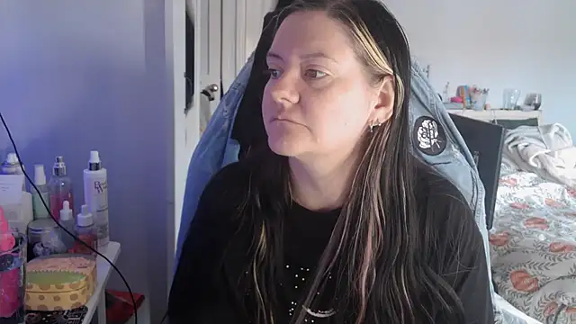 AureliaXOX online show from 10/02/25, 09:38