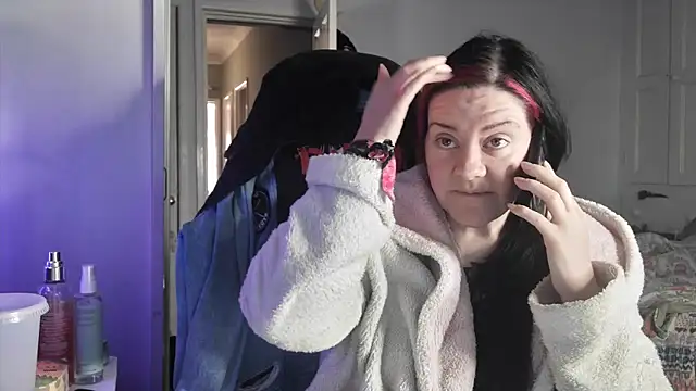 Snapshot of AureliaXOX chatting on 11/21/25, 09:08 AureliaXOX online show from 11/21/25, 09:08