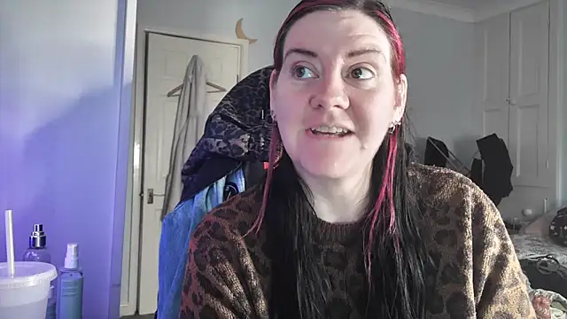 Snapshot of AureliaXOX chatting on 11/25/25, 10:04 AureliaXOX online show from 11/25/25, 10:04