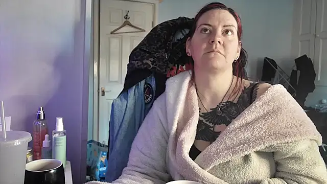 Snapshot of AureliaXOX chatting on 11/26/25, 09:43 AureliaXOX online show from 11/26/25, 09:43