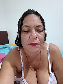 Snapshot of thefuckingowneroftits chatting on 04/08/26, 04:34 thefuckingowneroftits online show from 04/08/26, 04:34