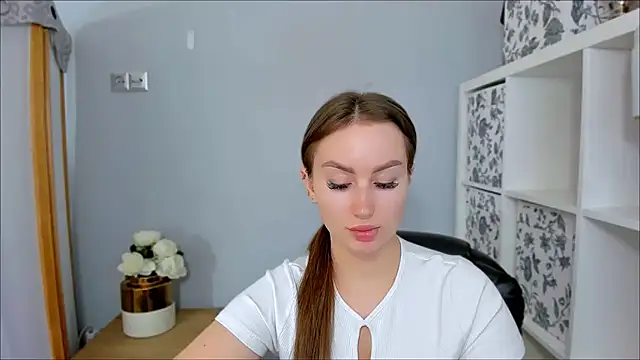 DonnaCam online show from 10/16/25, 02:40