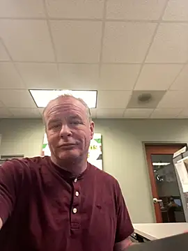 Snapshot of hintly chatting on 03/17/26, 09:18 hintly online show from 03/17/26, 09:18