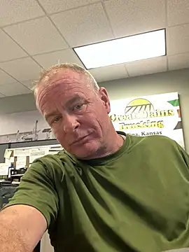 Snapshot of hintly chatting on 04/13/26, 09:42 hintly online show from 04/13/26, 09:42