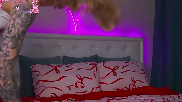 LeaCox  online show from 11/20/25, 08:25