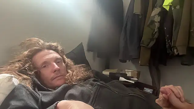 Snapshot of redone8in chatting on 02/15/25, 09:59 redone8in online show from 02/15/25, 09:59