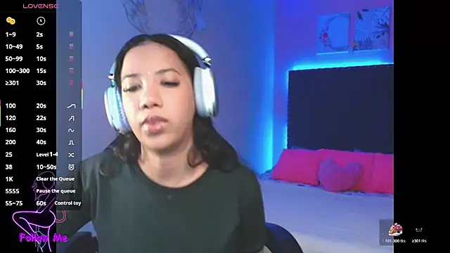 SallyWhitee online show from 11/13/25, 03:49