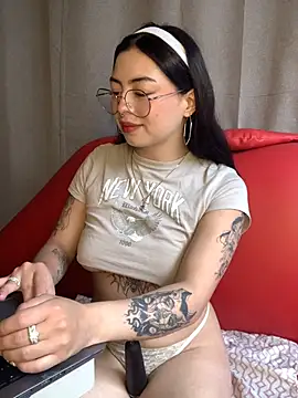 Snapshot of Valu_euphoria chatting on 04/14/26, 07:20 Valu euphoria online show from 04/14/26, 07:20