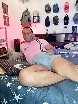 Snapshot of XhaseFoX chatting on 02/10/25, 01:03 XhaseFoX online show from 02/10/25, 01:03