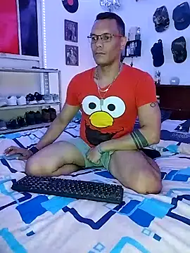 Snapshot of XhaseFoX chatting on 02/26/25, 01:53 XhaseFoX online show from 02/26/25, 01:53