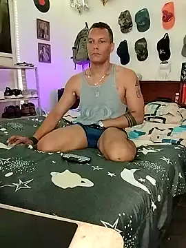 Snapshot of XhaseFoX chatting on 03/01/25, 02:59 XhaseFoX online show from 03/01/25, 02:59