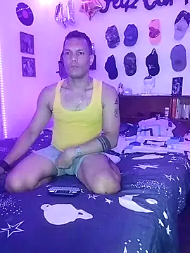 Snapshot of XhaseFoX chatting on 03/04/25, 02:38 XhaseFoX online show from 03/04/25, 02:38