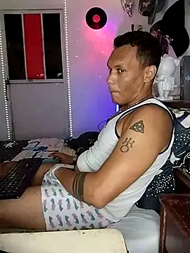 Snapshot of XhaseFoX chatting on 03/08/25, 03:17 XhaseFoX online show from 03/08/25, 03:17