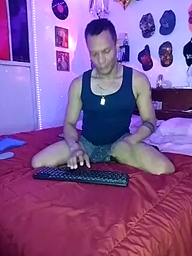 Snapshot of XhaseFoX chatting on 03/10/25, 03:12 XhaseFoX online show from 03/10/25, 03:12