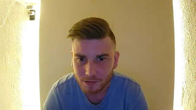 Snapshot of Foxtrott_242 chatting on 04/30/26, 11:31 Foxtrott 242 online show from 04/30/26, 11:31