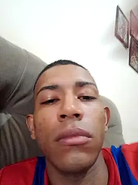 Snapshot of Mineirinho043 chatting on 02/04/25, 12:00 Mineirinho043 online show from 02/04/25, 12:00