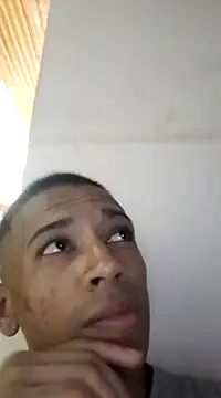 Snapshot of Mineirinho043 chatting on 02/05/25, 04:37 Mineirinho043 online show from 02/05/25, 04:37