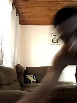 Snapshot of Mineirinho043 chatting on 02/14/25, 05:46 Mineirinho043 online show from 02/14/25, 05:46