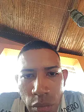 Snapshot of Mineirinho043 chatting on 02/15/25, 04:01 Mineirinho043 online show from 02/15/25, 04:01