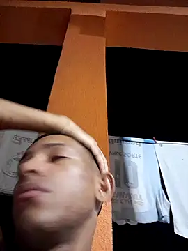 Snapshot of Mineirinho043 chatting on 02/15/25, 11:47 Mineirinho043 online show from 02/15/25, 11:47