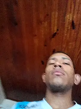 Snapshot of Mineirinho043 chatting on 02/21/25, 03:21 Mineirinho043 online show from 02/21/25, 03:21